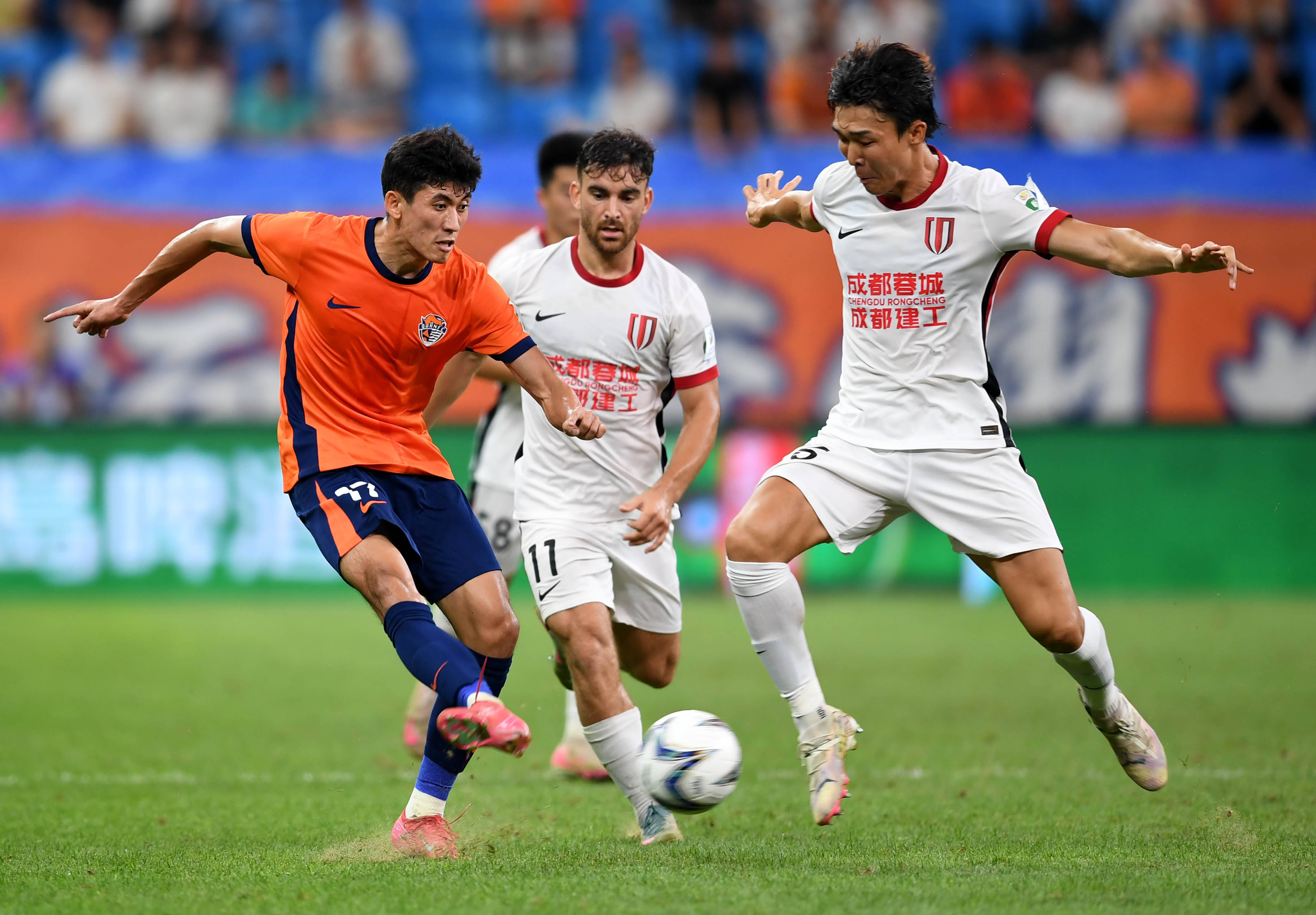 赛后成都蓉城调整名单以备德甲北京国安回应争议备战欧超杯之后，C罗与40激战尤文图斯分钟