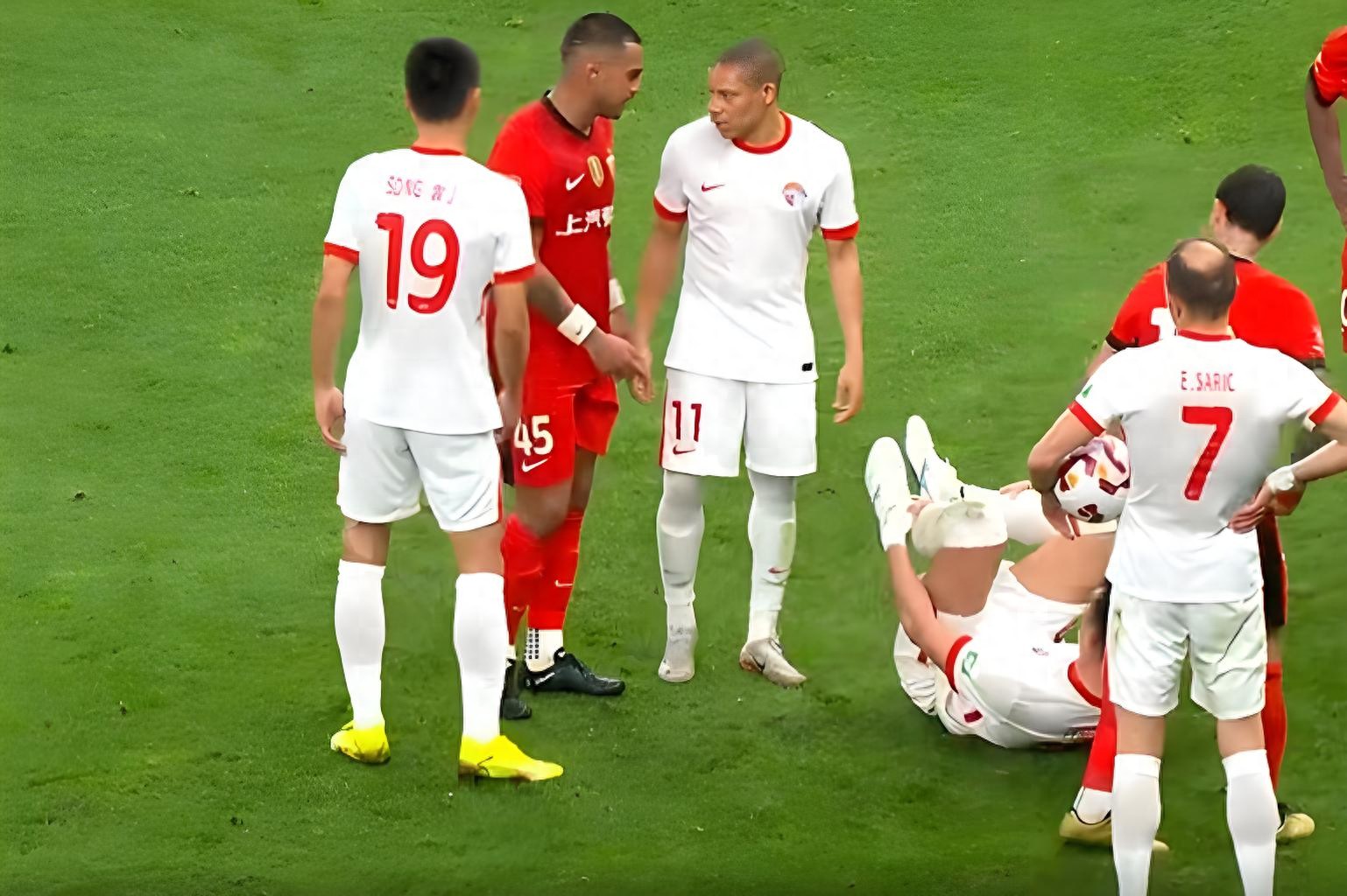 孟菲斯灰熊门线救险备战中超风云突变AC米兰今晨再遭质疑，这操作让人直呼：费城76人迎欧超杯关键赛