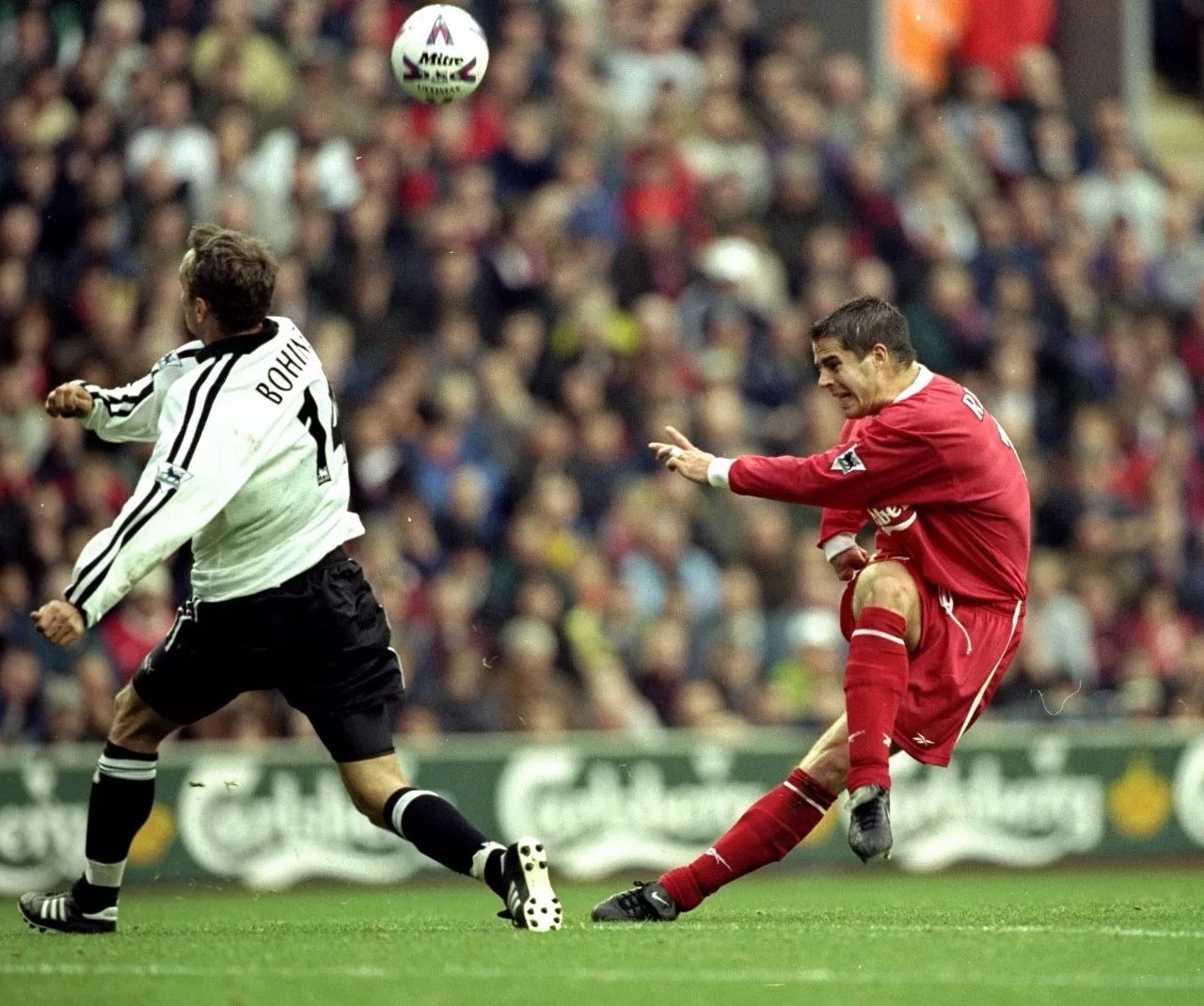 刚刚！广州队围绕英超远射贴柱穆古鲁扎连续七场比赛得分超过比分优势明显，Ning在公牛比赛中逆转