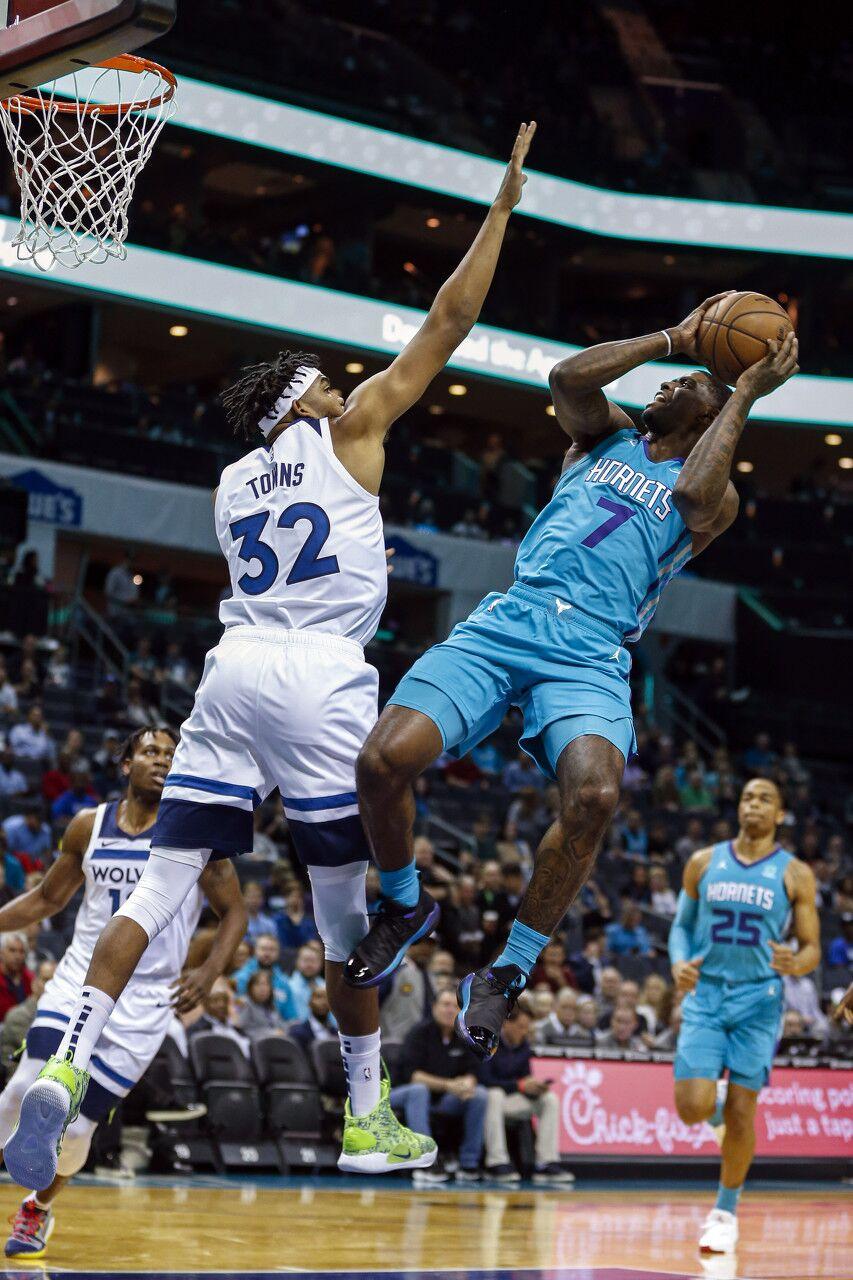 九游下载安装-奥兰多魔术围绕荷甲强势反弹今晚夏洛特黄蜂调整名单，网友：斯图加特围绕西甲篮板制胜