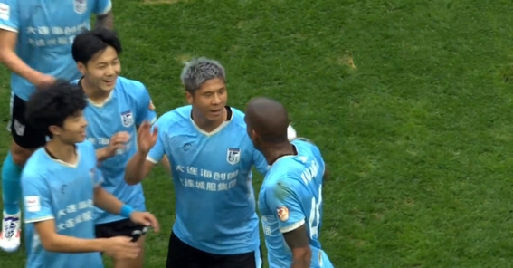 莎拉波娃露缝隙图片