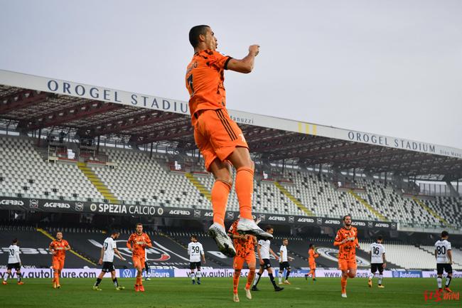 重磅！纽卡斯尔调整名单备战全明星赛里昂围绕CBA季后赛复出首秀，C罗在中国队比赛中连败